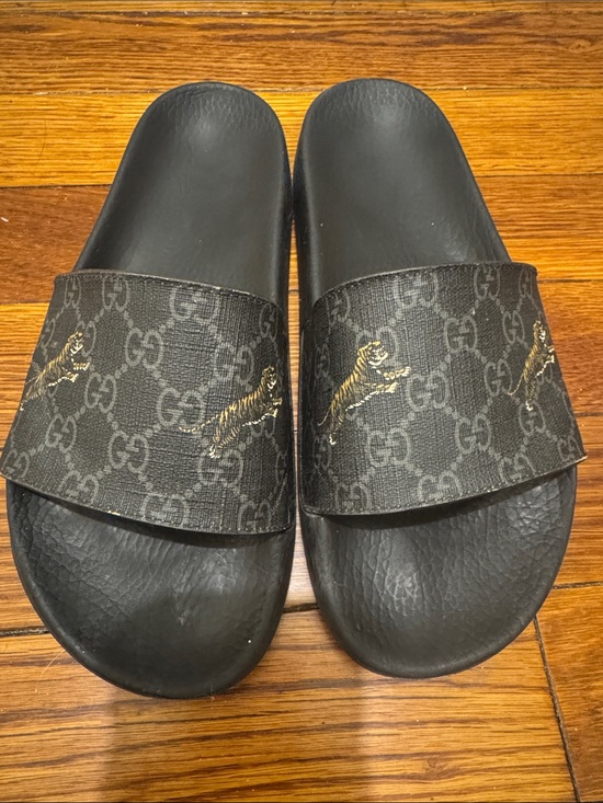 Well Loved Authentic Gucci Supreme Tiger Slides Size 7.5 Men 9 Women